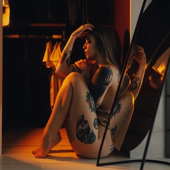 Brokenmirror._