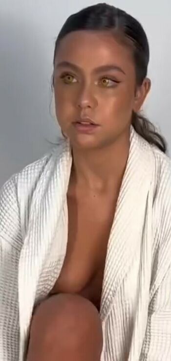 Bruna16