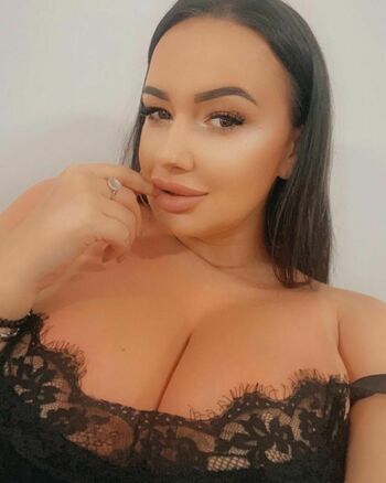 Busty Sexy Lora