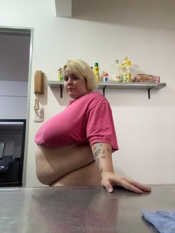 bustyblondibabby