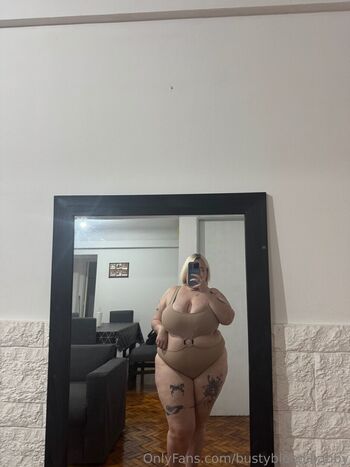 bustyblondibabby