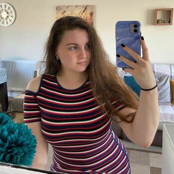 bustybritishbrunette