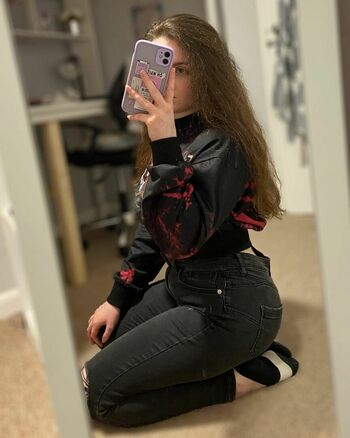bustybritishbrunette