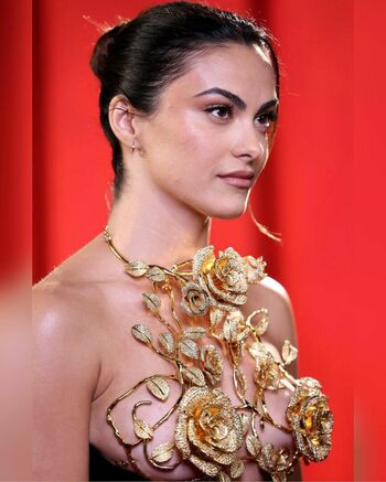 Camila Mendes