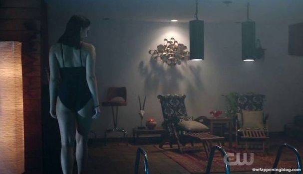 Camila Mendes