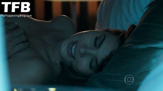 Camila Queiroz