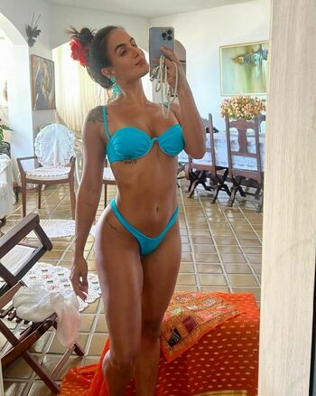 Carol Peixinho