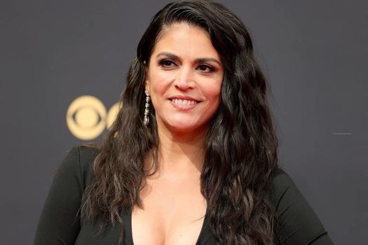 Cecily Strong
