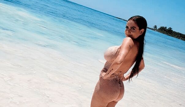 Celia Lora