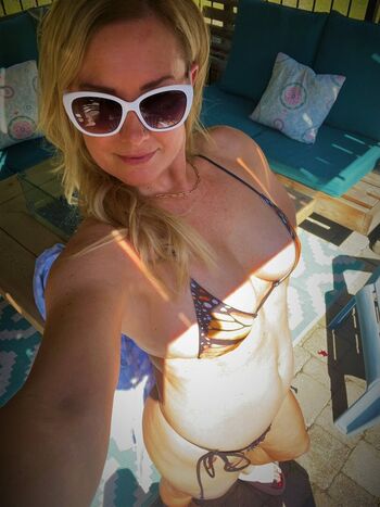CharlizeFoXXX