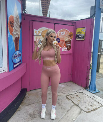 Chloe Burrows