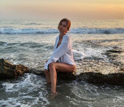 chloe_leafs
