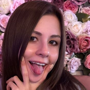chloe_leafs