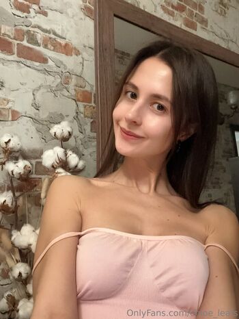 chloe_leafs