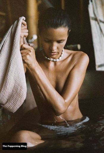 Chloé Lecareux