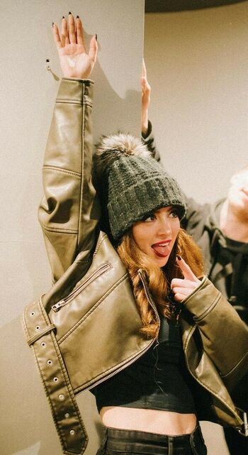 Chrissy Costanza