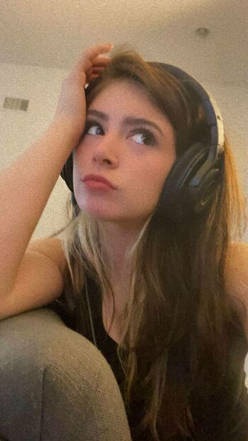 Chrissy Costanza