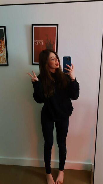 Chrissy Costanza