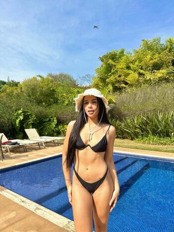 Cinthia Cruz