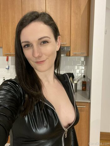 clara_dee