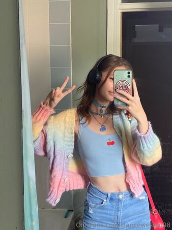 clariceweston98