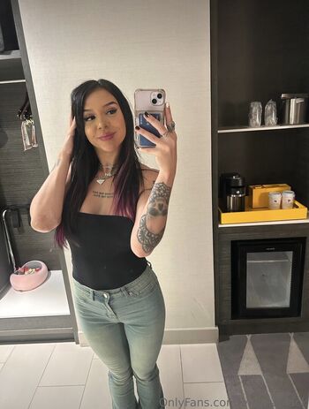 Cora Jade