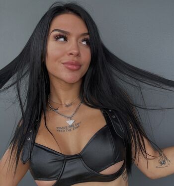 Cora Jade