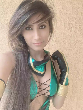 Cristina Vee