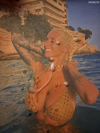 Cum Tributes