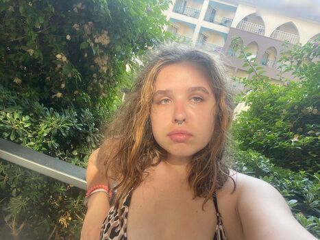 curly_decency