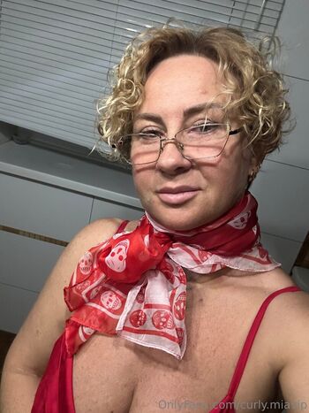 curly.miavip