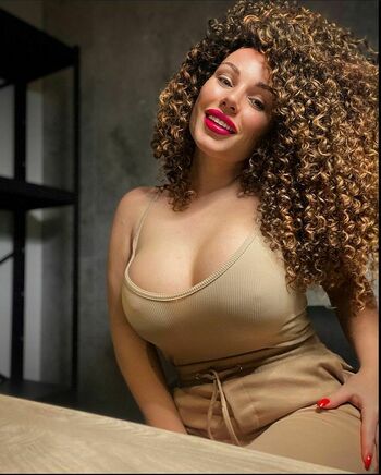 Curly_quennn