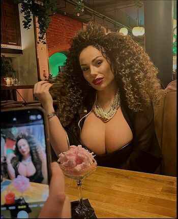 Curly_quennn