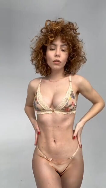curlywiktoria