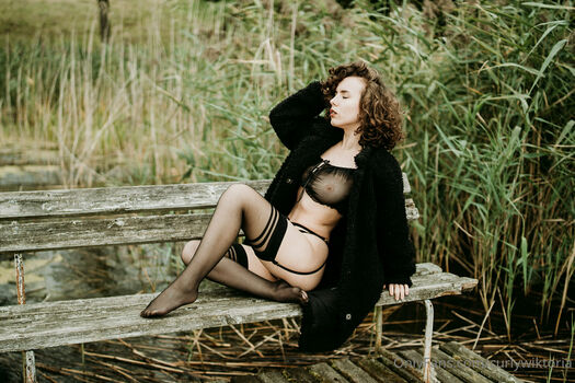 curlywiktoria