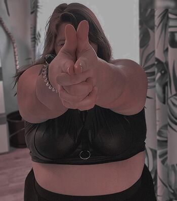 Curvy Antonia