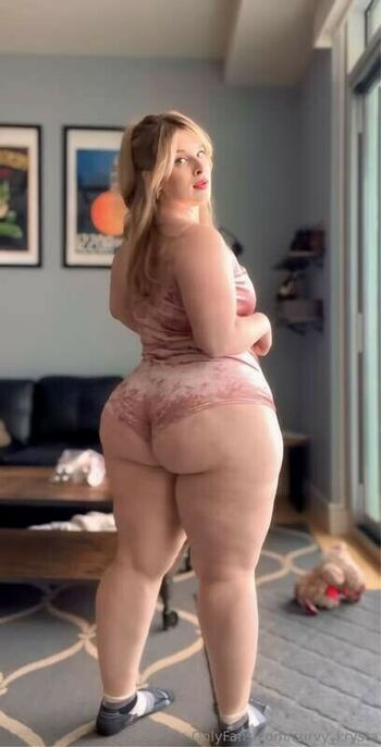 Curvy_Krysta