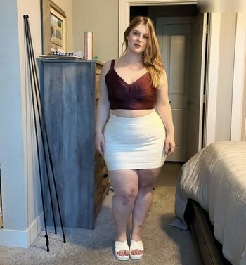 Curvy_Krysta