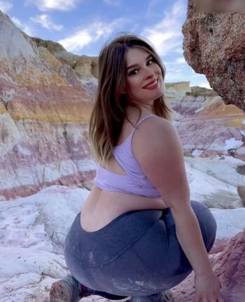 Curvy_Krysta