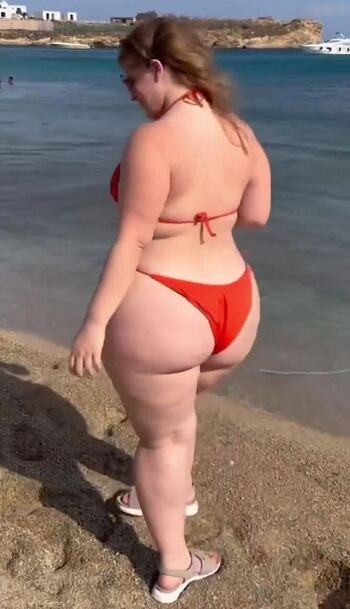 Curvy_Krysta