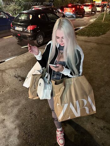 Curvy_Mary