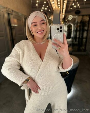 curvy_model_kate