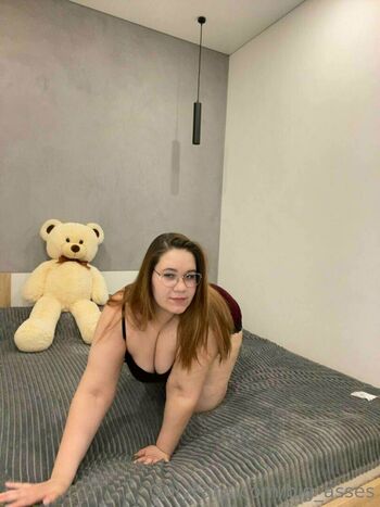 curvy_virgin