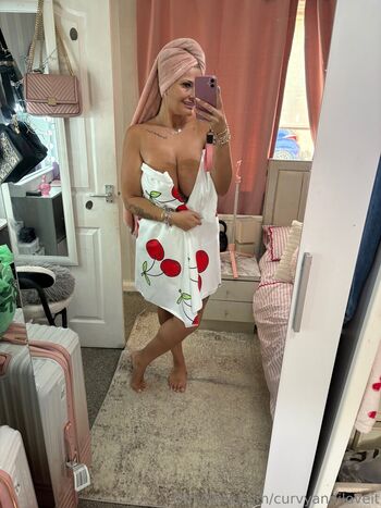 Curvyandiloveit