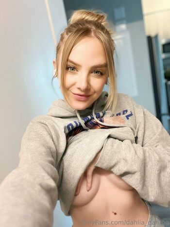 dahlia_darling