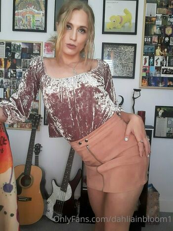 dahliainbloom1