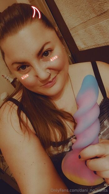 dani_no_pants
