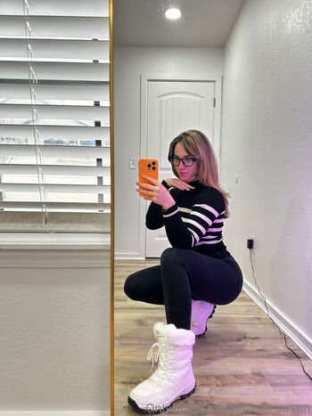 danielle_raven