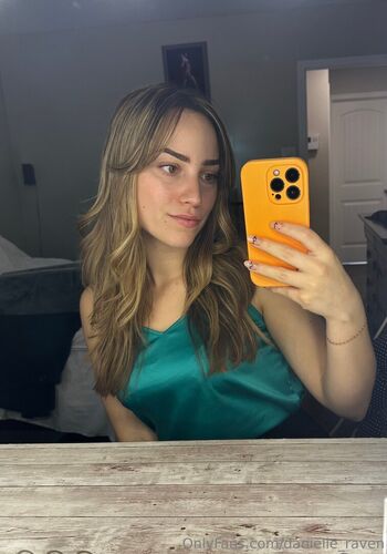 danielle_raven