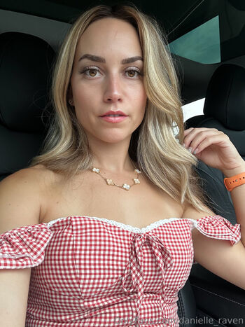 danielle_raven